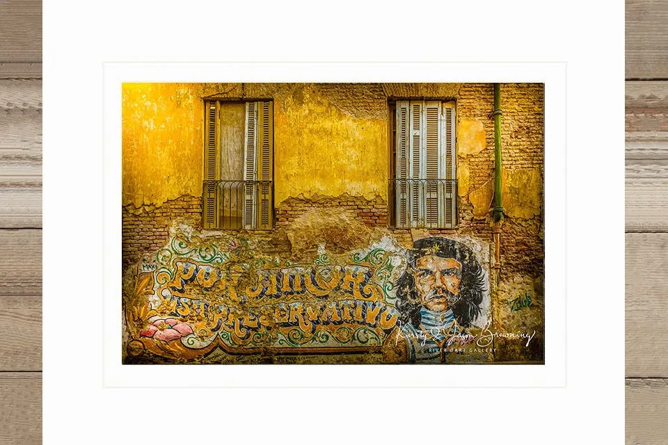 Finding Che