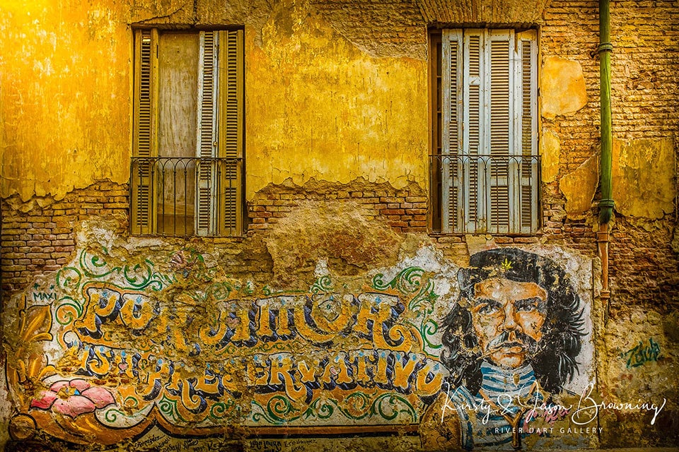 Finding Che