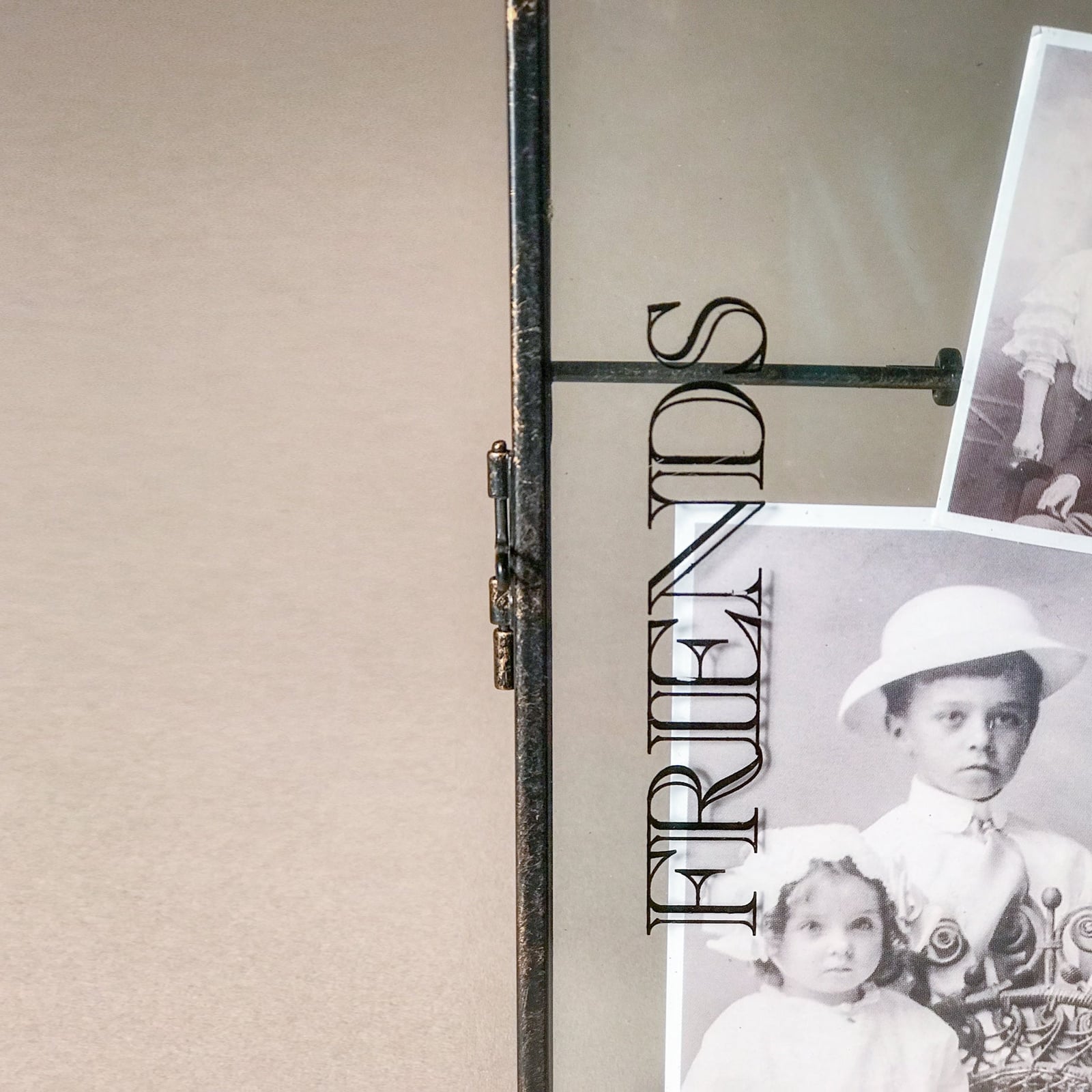 Glass Metal Frame "Friends"