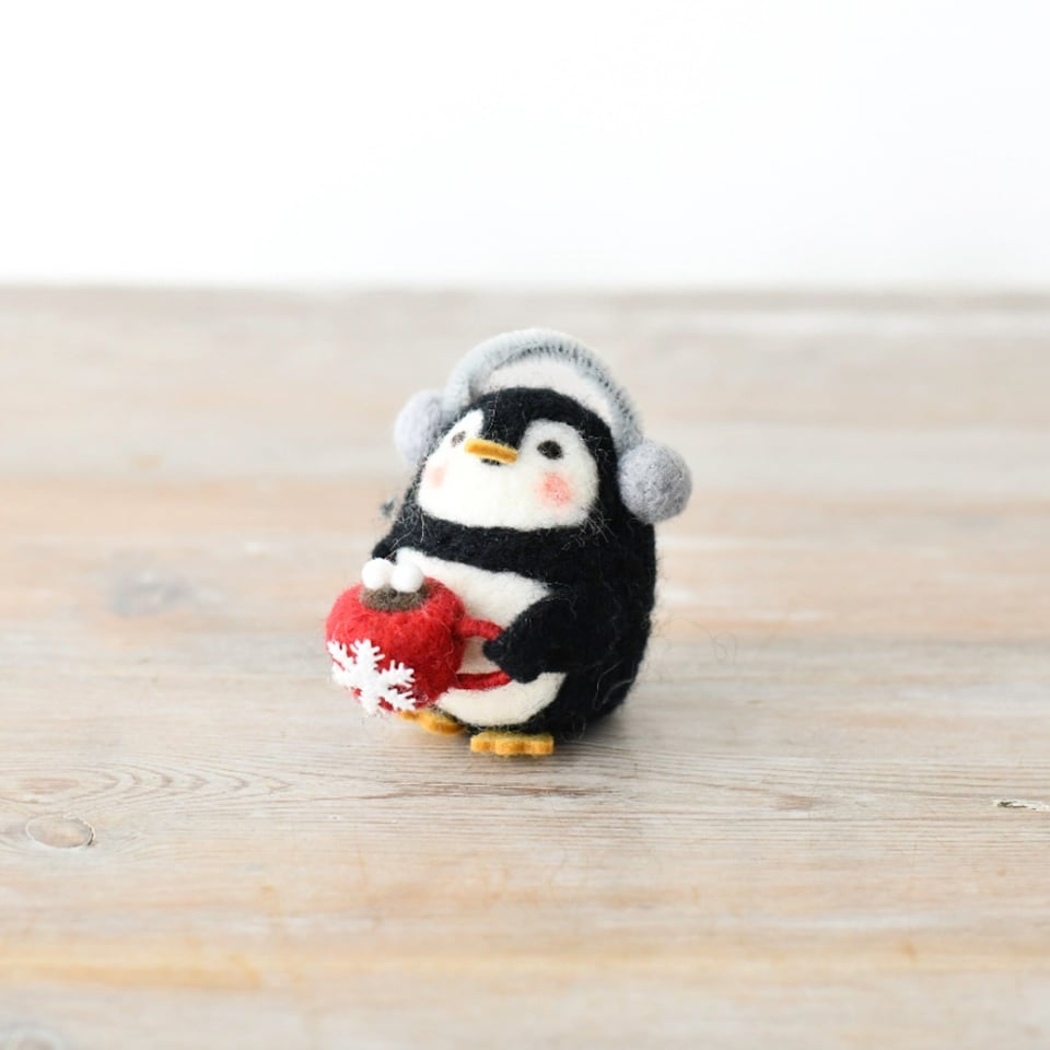 Wool Penguin Table Deco